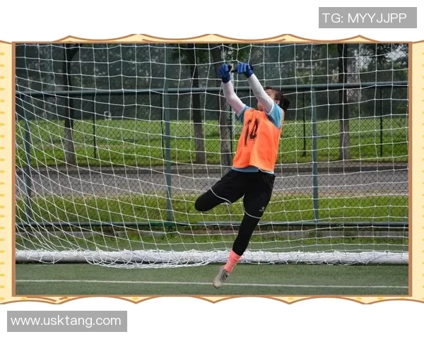 矮个子也能闪耀绿茵场身体矮小的足球明星们的奋斗与荣耀